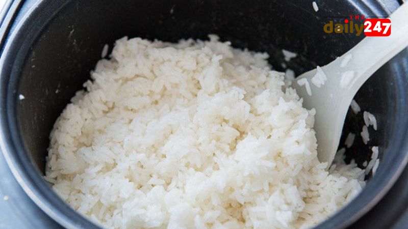 Đón Đầu Món Ăn Phổ Biến: Cách Làm Bánh Gạo từ Cơm Nguội Siêu Đơn giản