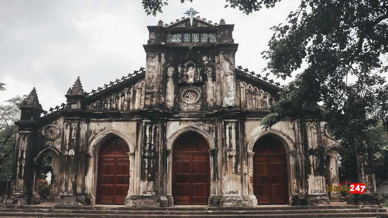 Vẻ cổ kính của nhà thờ Tùng Sơn